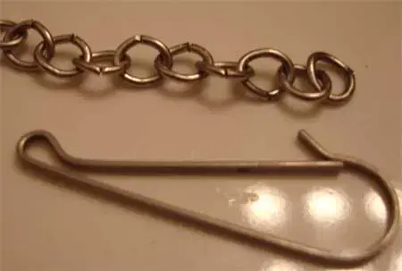Remove the clip from chain Remove the clip from chain